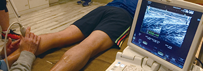 超音波画像診断装置による検査。