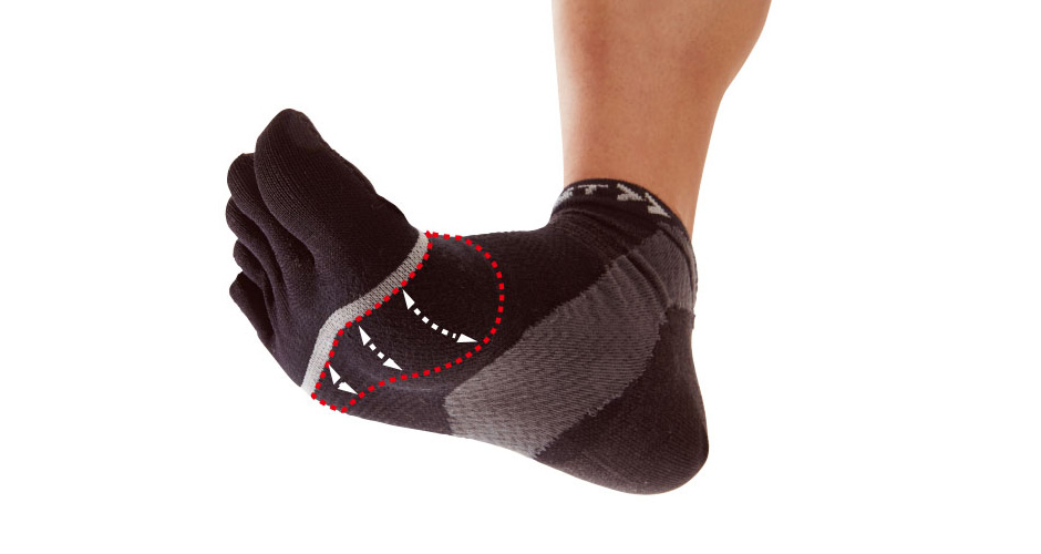 指のつけ根のフィット感を高める編み構造